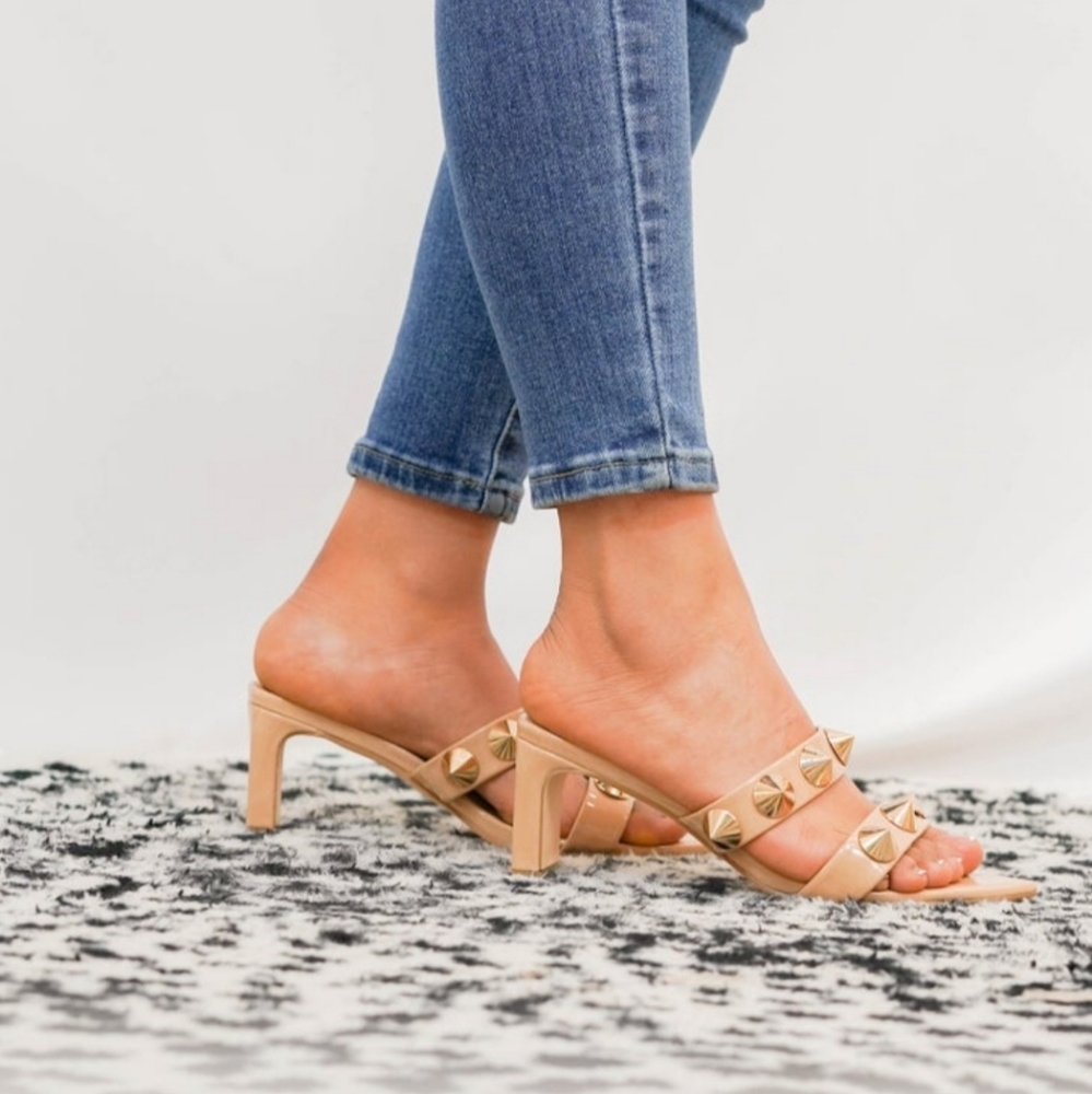 NIB Stud Detail Pointed Toe High Heels
